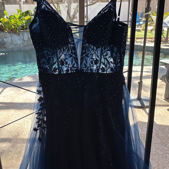 ✨ Betsy & Adam Navy Tulle Formal Gown ✨ - Picture 3 of 6